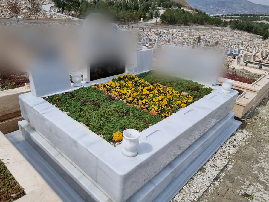 Tamamlanmış kabir bakımı, çiçek ve zemin düzeni